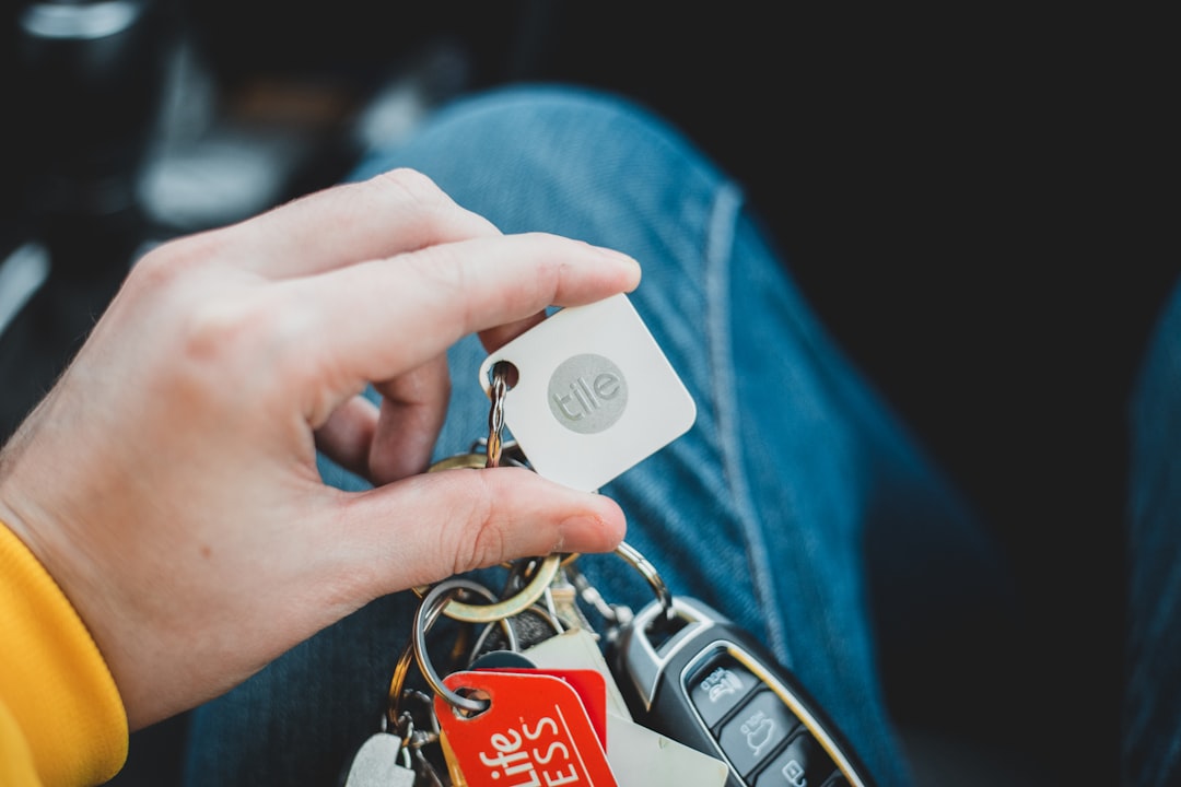 Bluetooth-Schlüsselfinder am Bund: Schutz oder Risiko?
