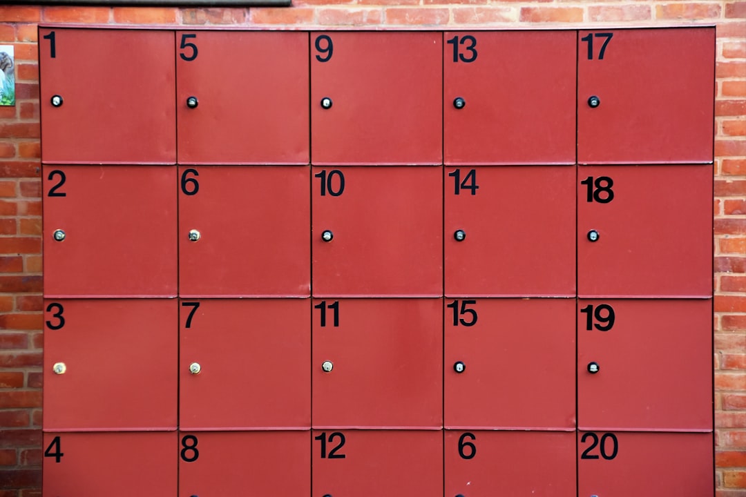 Briefkasten-Schloss erneuern — Paketdiebstahl im Hausflur stoppen