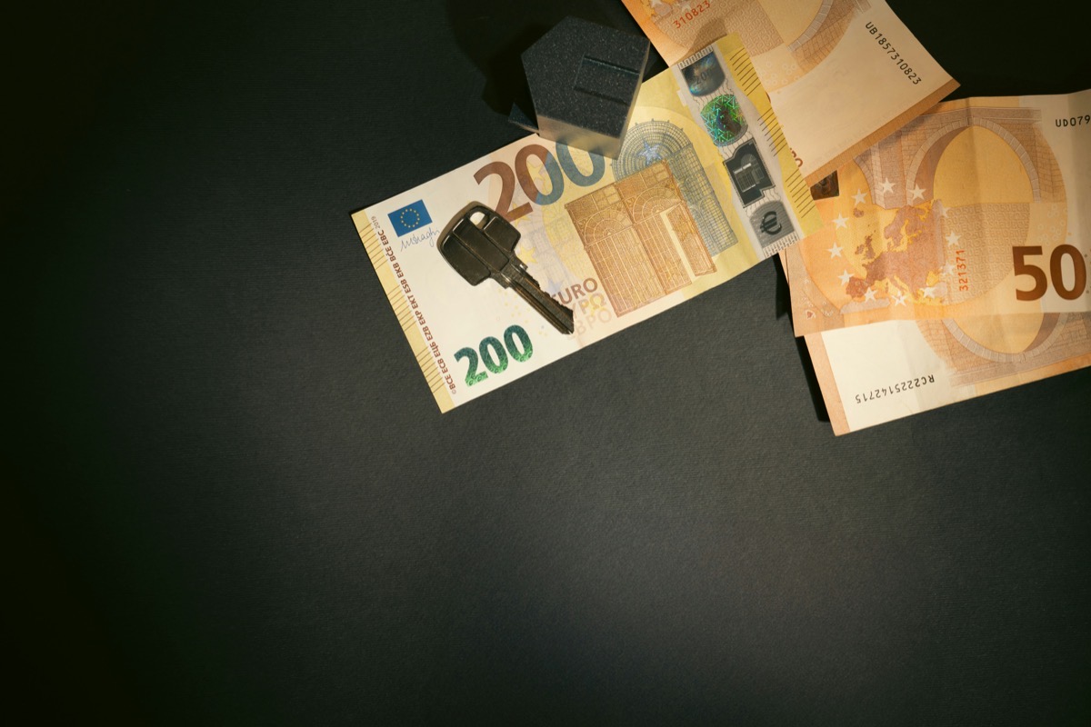 Tür schließt schwer oder Schlüssel hakt: Ursachen in Tübingen